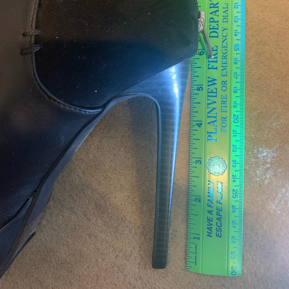 NWT Heeled Ankle Booties - Picture 5 of 5